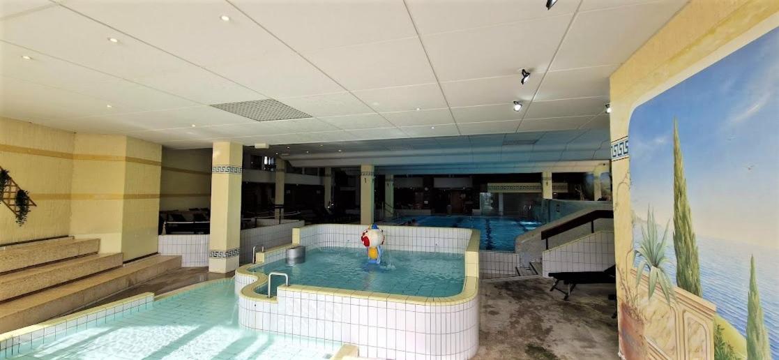 Pools, Sauna Und Balkon Mit Panoramablick Санкт-Энгльмар Экстерьер фото